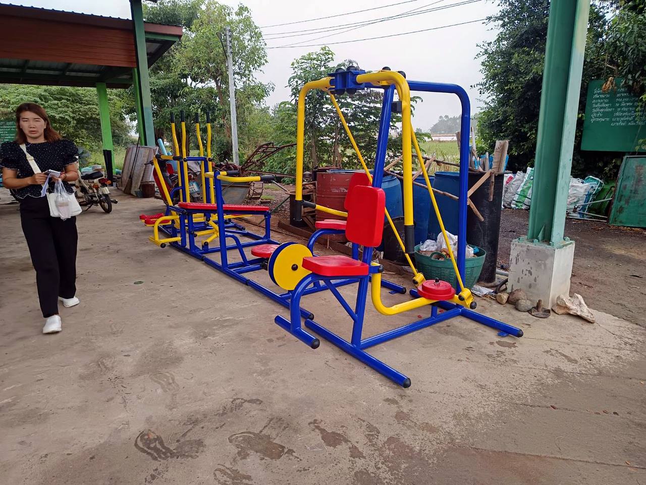 เครื่องออกกำลังกายกลางแจ้ง อบต.อินทร์บุรี อำเภออินทร์บุรี จังหวัดสิงห์บุรี